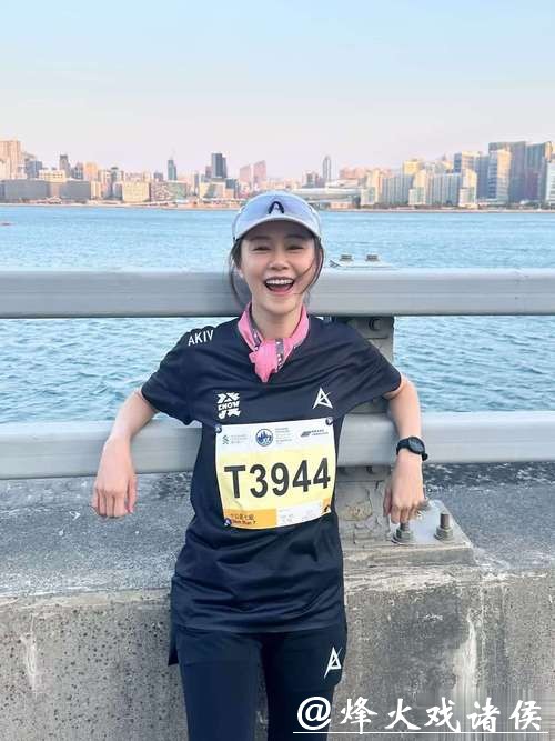 众多艺人参加香港马拉松赛,正向运动影响引关注 众多艺人参加香港马拉松赛,正向运动影响引关注